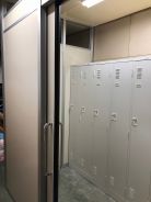 倉庫スペースに新たに更衣室スペースを作りました！