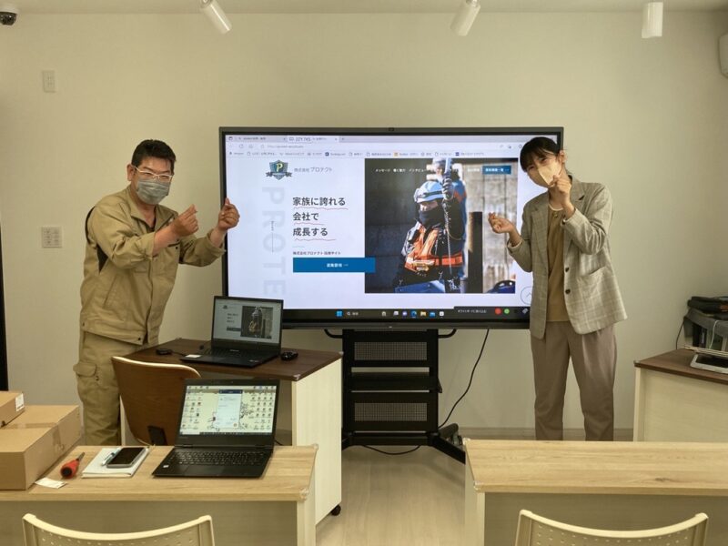 正面MAXHUB